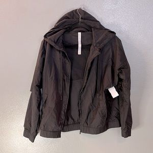 Lululemon black windbreaker/ Size 8